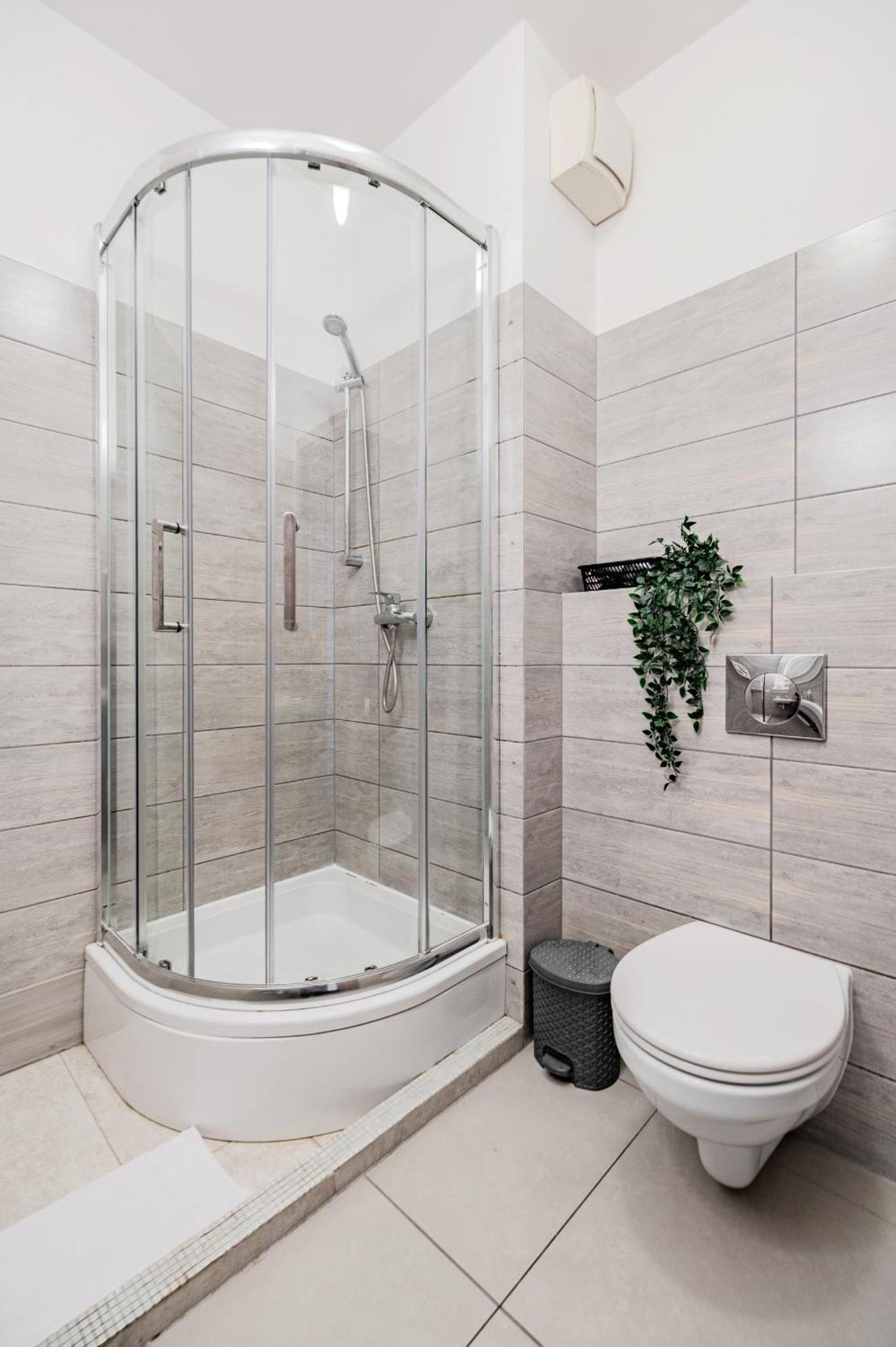 Apartment West Station By Arrenda Warschau